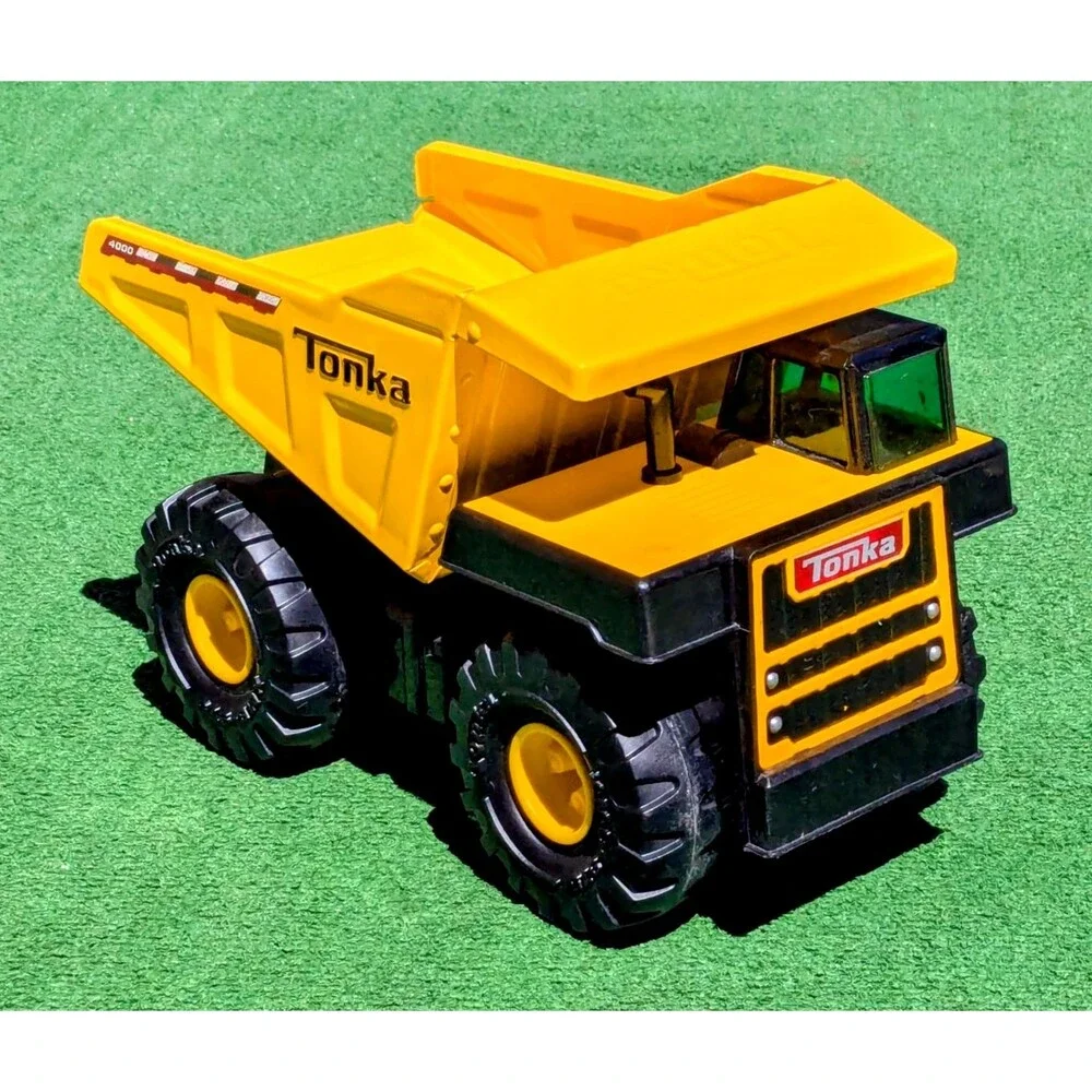 2012 Hasbro Tonka Toy Construction Dump Truck #26670 Heavy Duty Steel Bed EUC